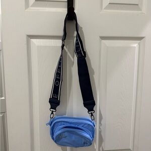 Aerie Offline NWT Sky Blue Belt Bag with Navy Strap